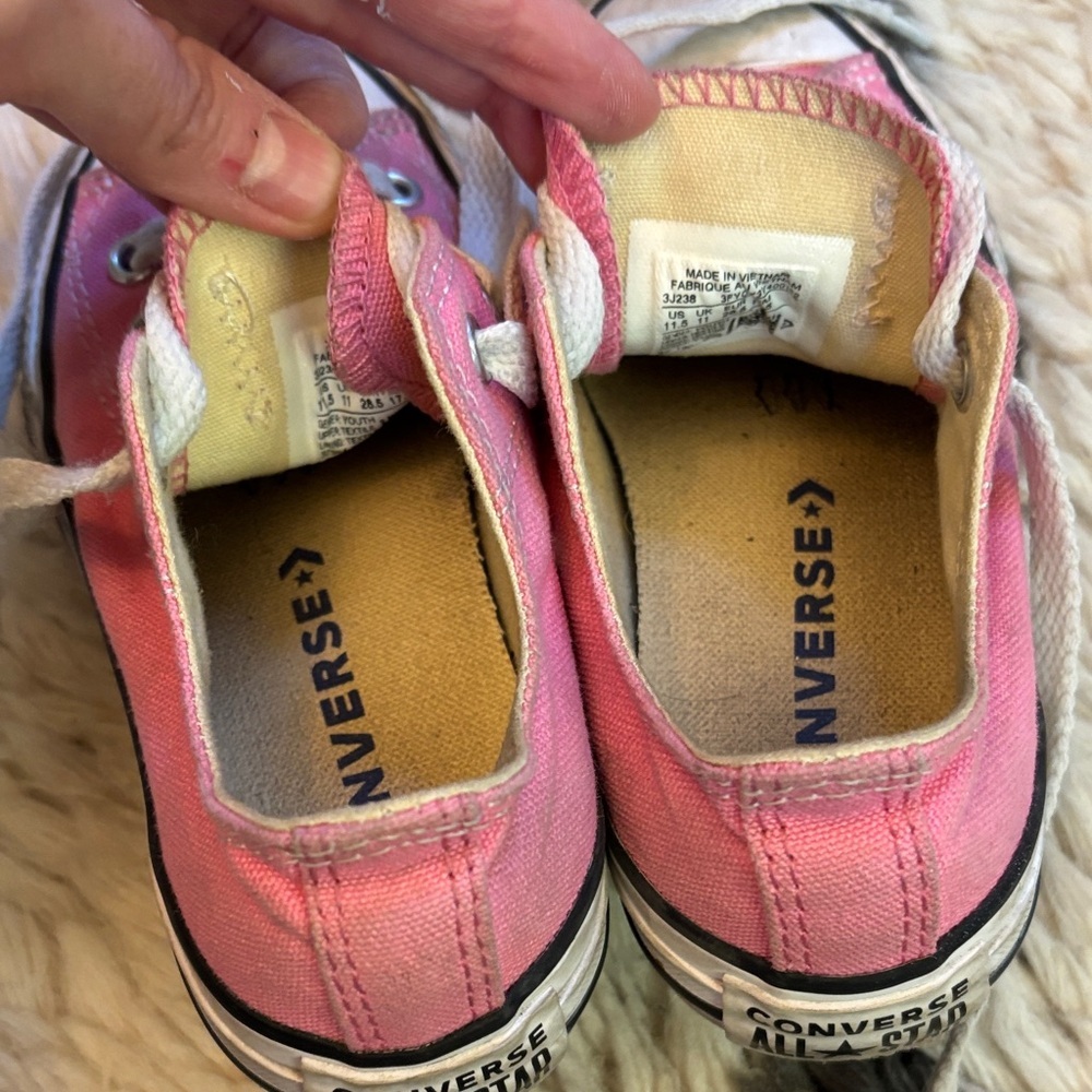 Pink Converse - Picture 5 of 17